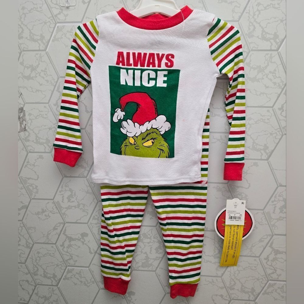 Nwt Christmas Unisex Boy or Girl The Grinch Dr. Seuss 2pc pajama set 100% cotton